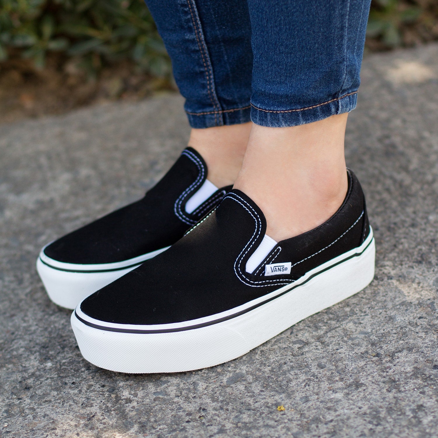 Tenis Vans Classic Slip On Platform 018EBLK Negro Mujer Shoelander Footwear Retail